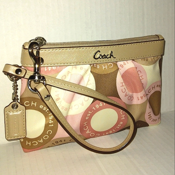 ☆Like New☆Rare COACH Soho Snaphead Pink Sateen Medium Clutch Wristlet ☆ - Picture 14 of 16